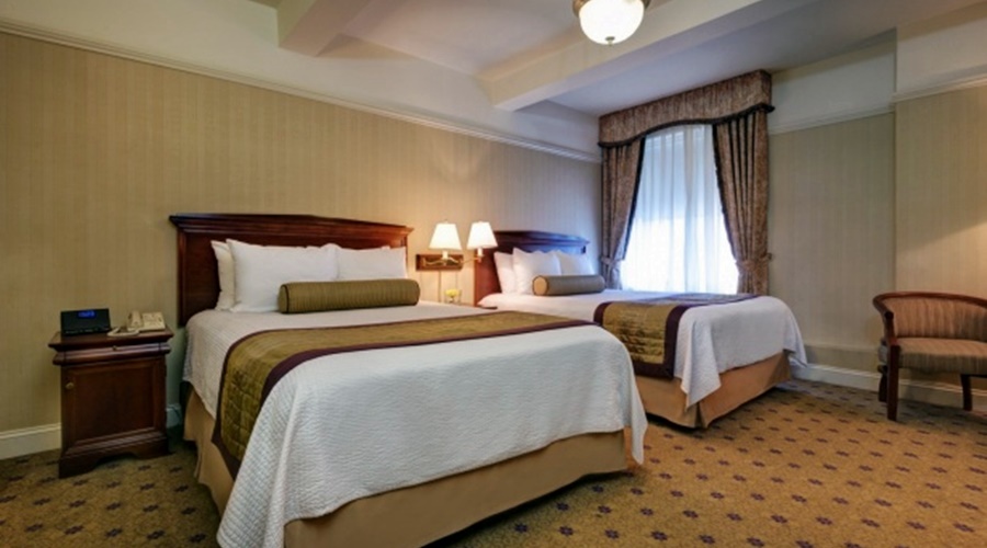 Deluxe King Room and Deluxe Double-Double Rooms