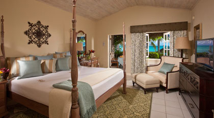 Beachfront Romeo & Juliet Walkout Butler Room